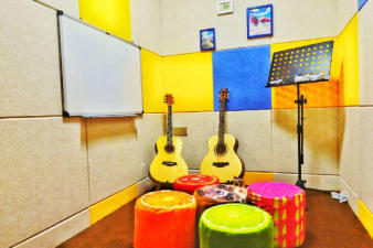 九龍坡綜合藝術(shù)培訓(xùn) 聲樂、吉他、架子鼓與鋼琴課程全解析